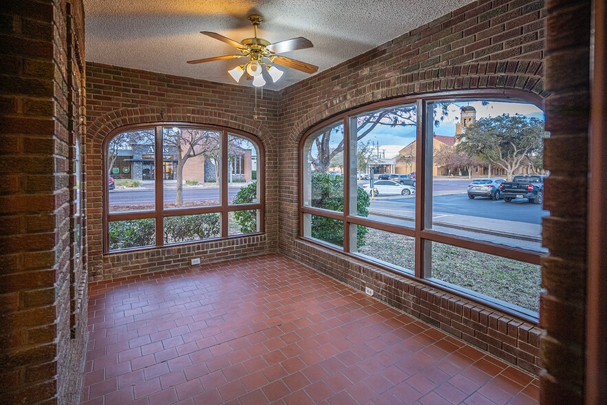 More Photos Of 2405 Broadway St, Lubbock Medical For Sale