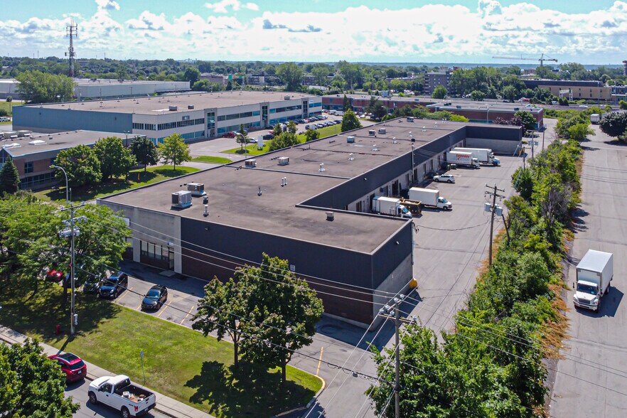 More Photos Of 500 Av Meloche, Dorval Warehouse For Lease