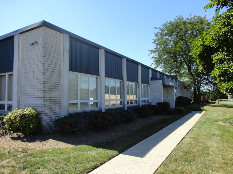 Primary Photo Of 23 Fairfield Pl, West Caldwell Warehouse For Lease