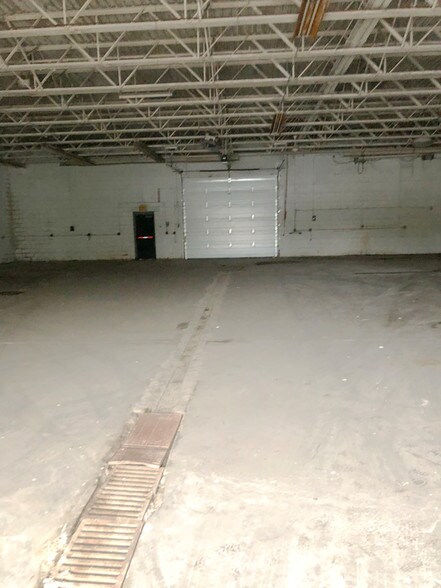 More Photos Of 555 Orchard Park Rd, West Seneca Warehouse For Lease