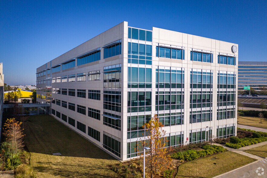 More Photos Of 11330 Clay Rd, Houston Office For Lease