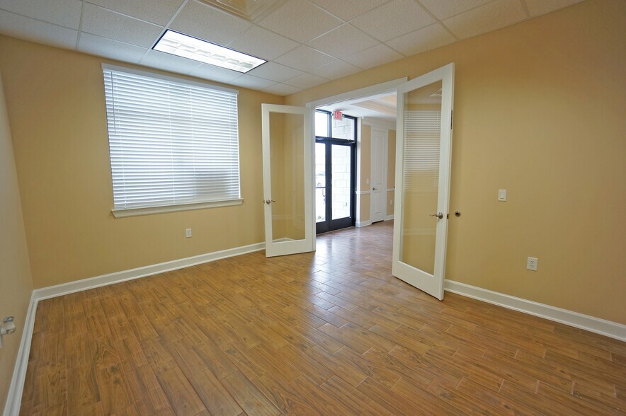 More Photos Of 12440 Emily Ct, Sugar Land Office For Lease