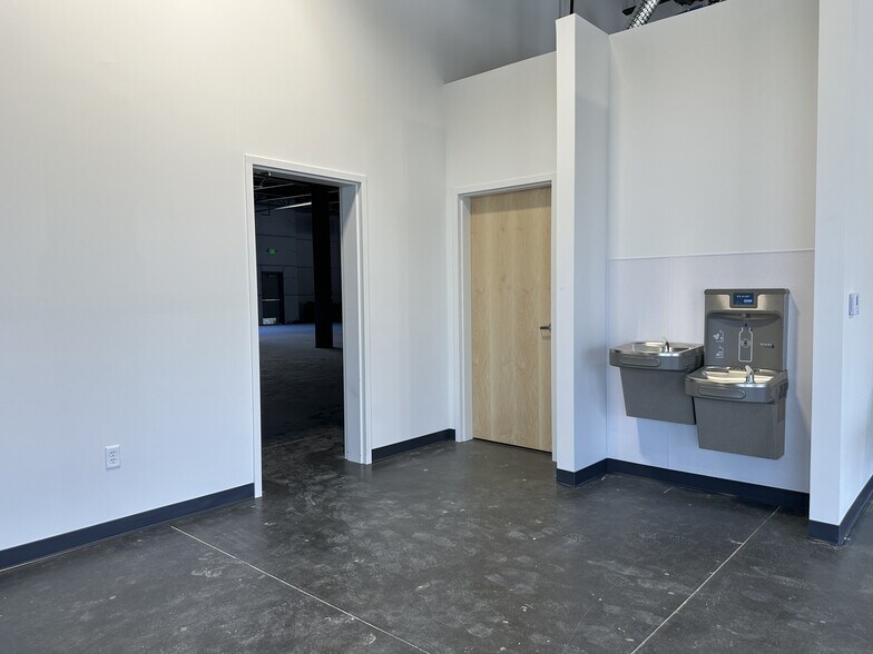 More Photos Of 3076 Decker Lake Dr, West Valley City Warehouse For Lease