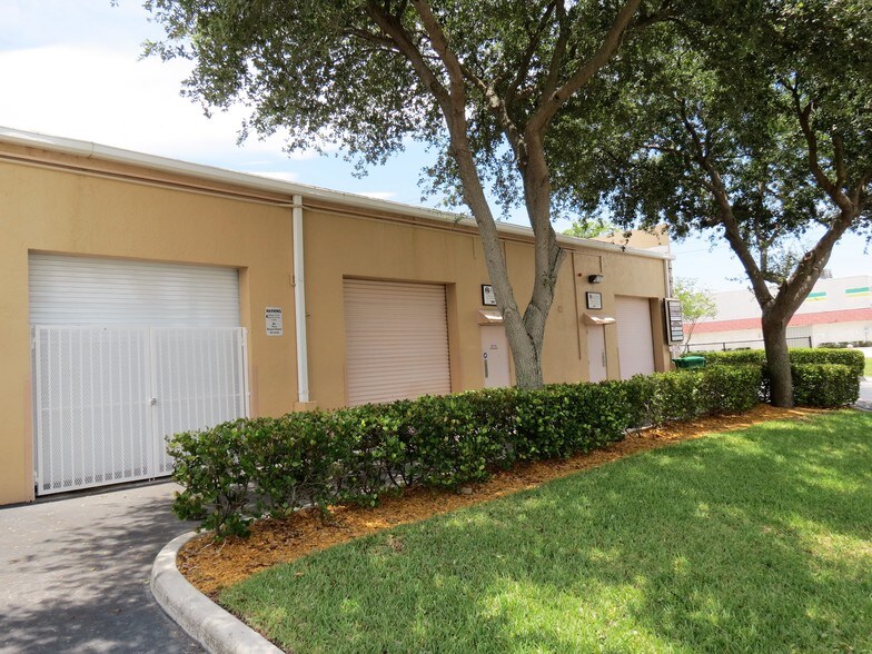 More Photos Of 590 SW 9th Ter, Pompano Beach Showroom For Lease