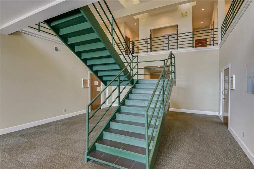 More Photos Of 6000 Woodside Executive Ct, Aiken Medical For Lease