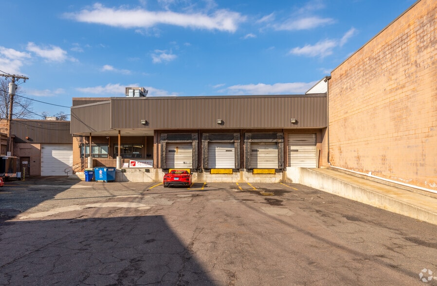 More Photos Of 321 Washington St, Somerville Warehouse For Lease