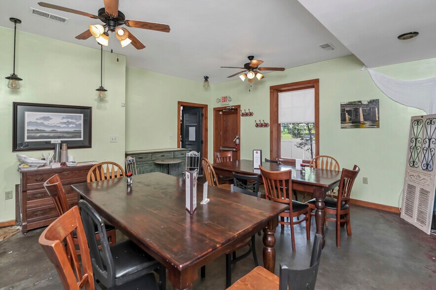 More Photos Of 300 State St, West Columbia Restaurant For Sale