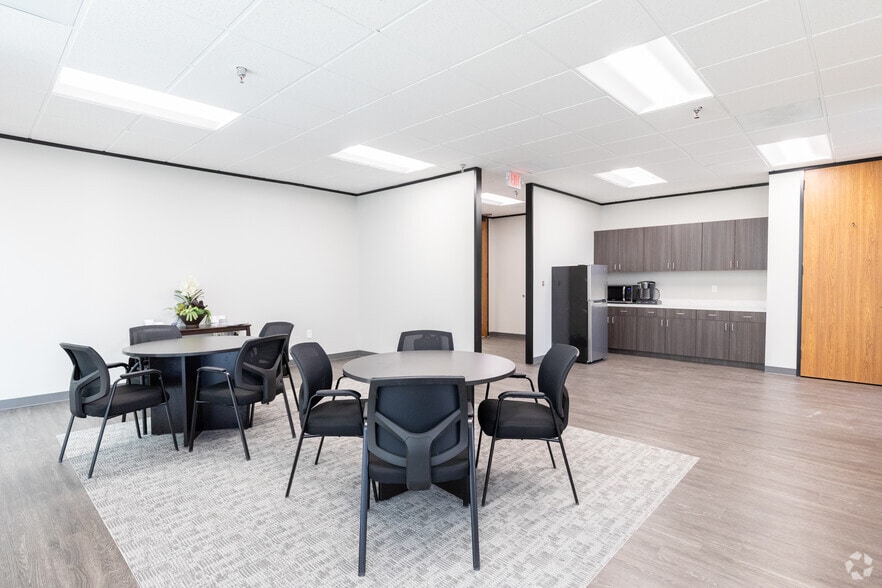 More Photos Of 1001 S Dairy Ashford Rd, Houston Office For Lease