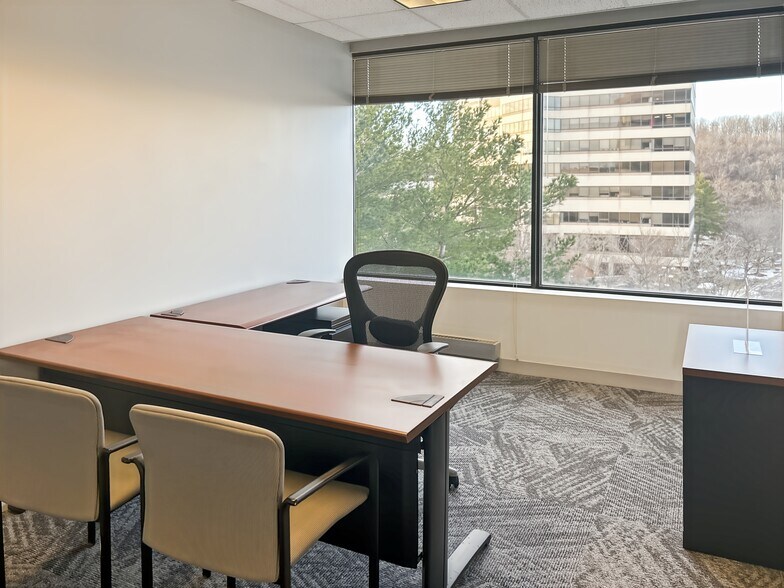 More Photos Of 10451 Mill Run Cir, Owings Mills Coworking Space