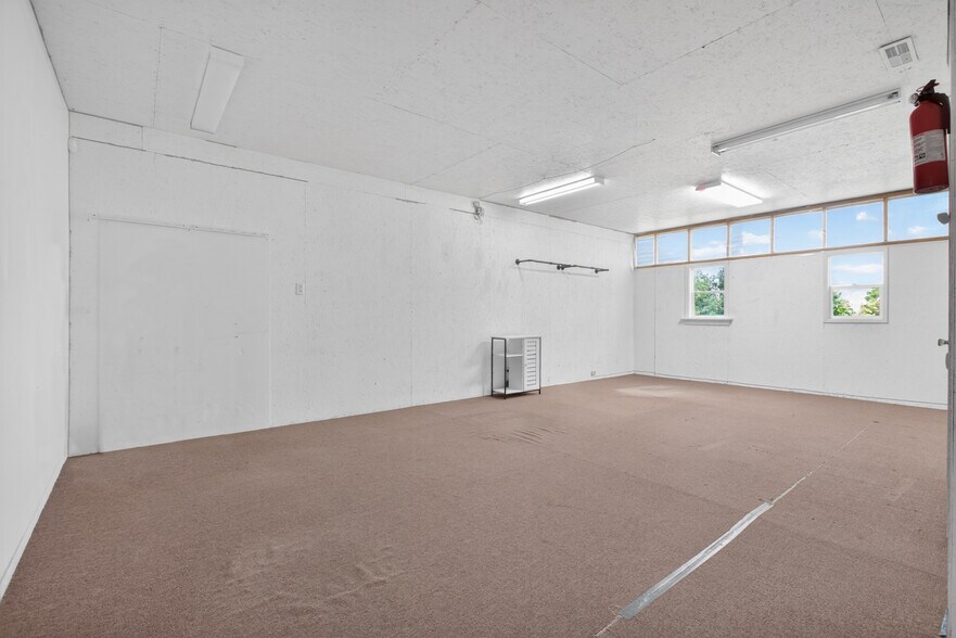 More Photos Of 5714 Crooked Finger Rd NE, Scotts Mills Self Storage For Sale