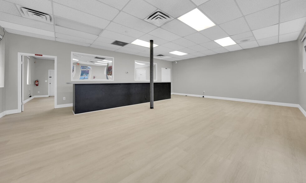 More Photos Of 1989 N Opdyke Rd, Auburn Hills Freestanding For Sale