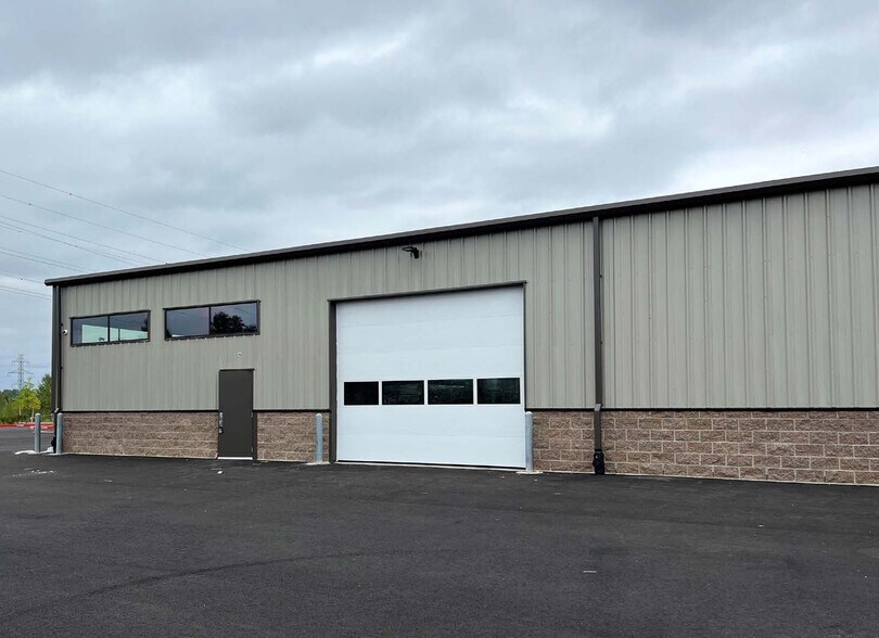 More Photos Of 3333 NW 35th St, Vancouver Light Distribution For Lease