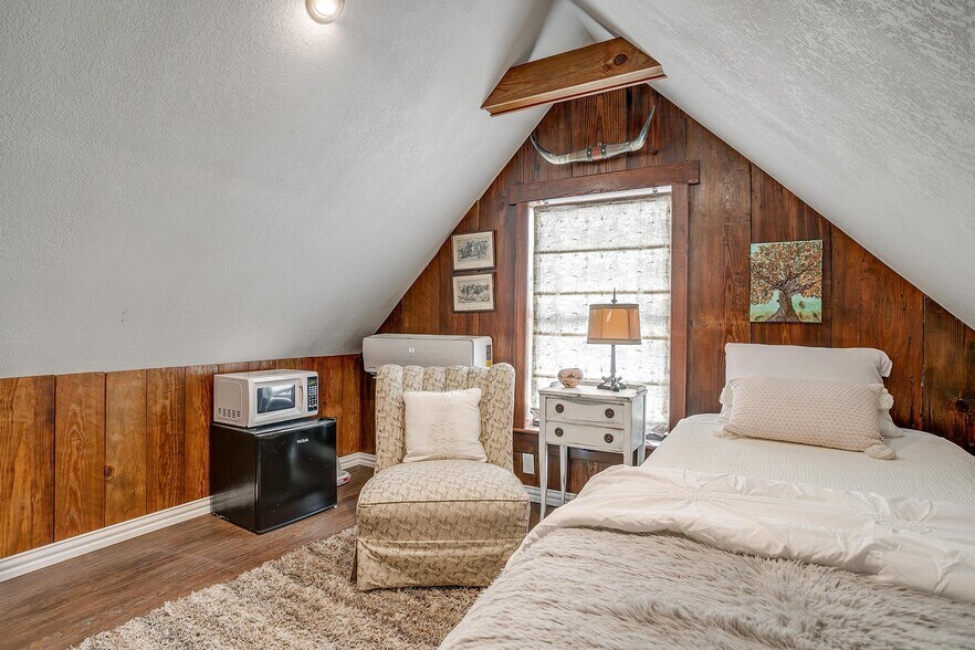More Photos Of 1092 W Tarleton St, Stephenville Hospitality For Sale