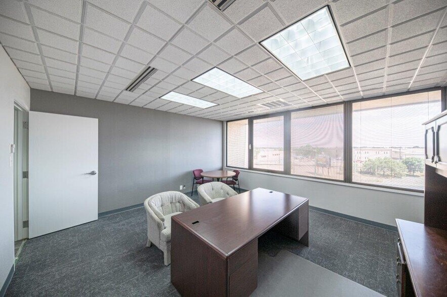 More Photos Of 125 W Missouri Ave, Midland Office For Lease