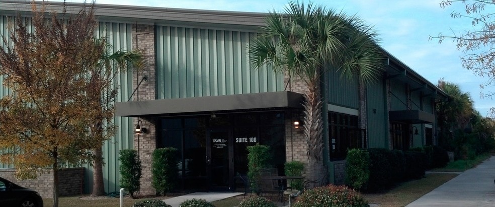 More Photos Of 547 Long Point Rd, Mount Pleasant Flex For Lease