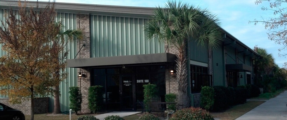 More Photos Of 547 Long Point Rd, Mount Pleasant Flex For Lease