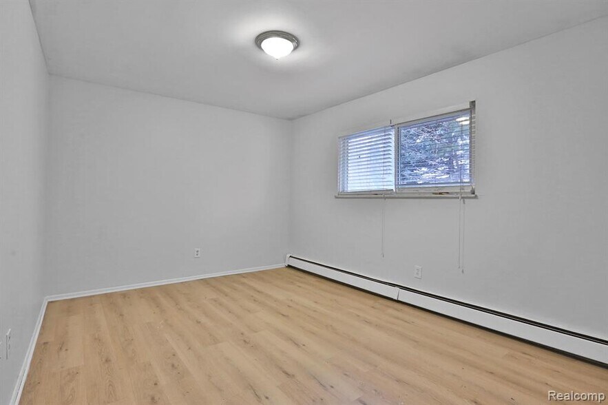 More Photos Of 280 N Rose St, Mount Clemens Apartments For Sale