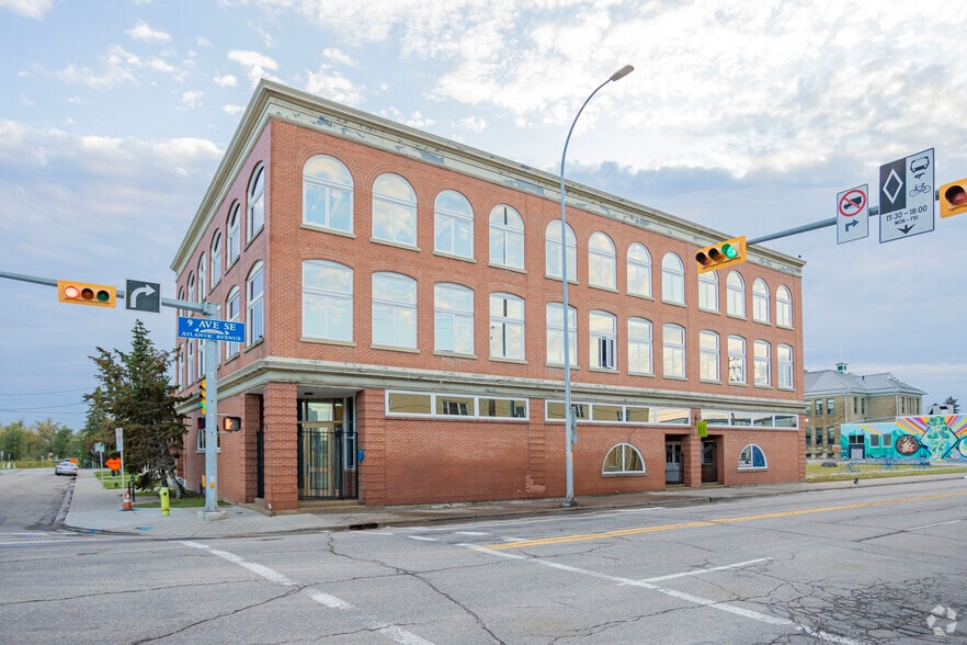 More Photos Of 902 9 Ave SE, Calgary Apartments For Sale