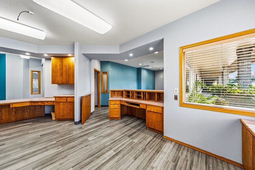 More Photos Of 925 Town Centre Dr, Medford Medical For Lease