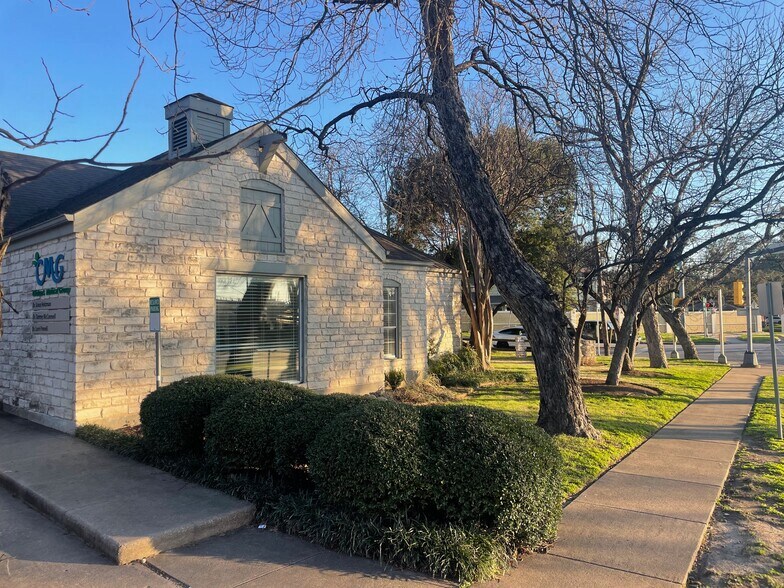 More Photos Of 1912 W 35th St, Austin Medical For Sale