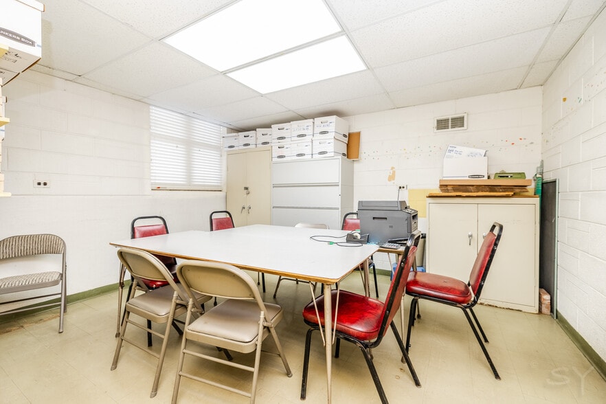 More Photos Of 1437 Oakton St, Park Ridge Specialty For Sale