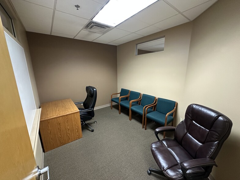 More Photos Of 5533 E Bell Rd, Scottsdale Office For Sale