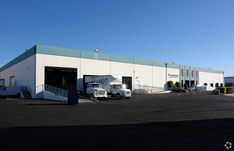 Primary Photo Of 4926-4928 Rosecrans Ave, Hawthorne Warehouse For Lease