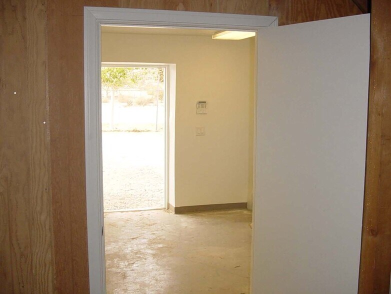 More Photos Of 4413 Old Woman Springs Rd, Yucca Valley Service For Lease