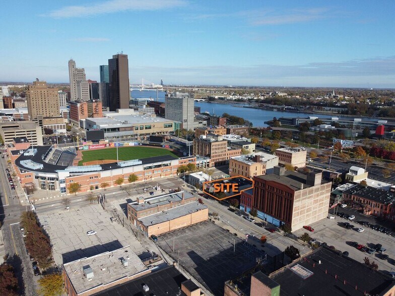 More Photos Of 7 S Superior St, Toledo Restaurant For Lease