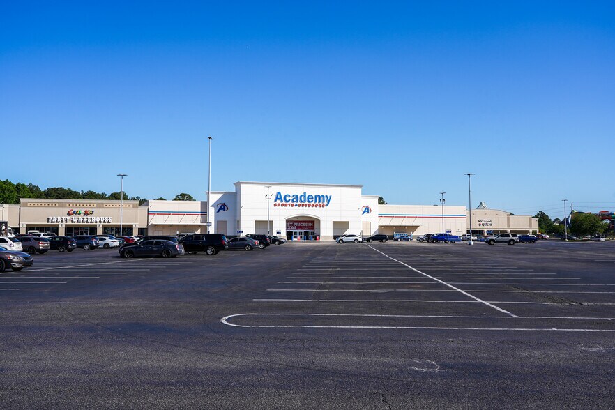 Primary Photo Of 1401-1491 Spring Cypress Rd, Spring Unknown For Lease