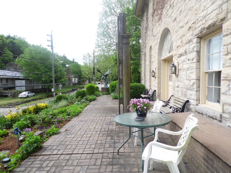More Photos Of 75 Hillside Ave, Eureka Springs Hospitality For Sale