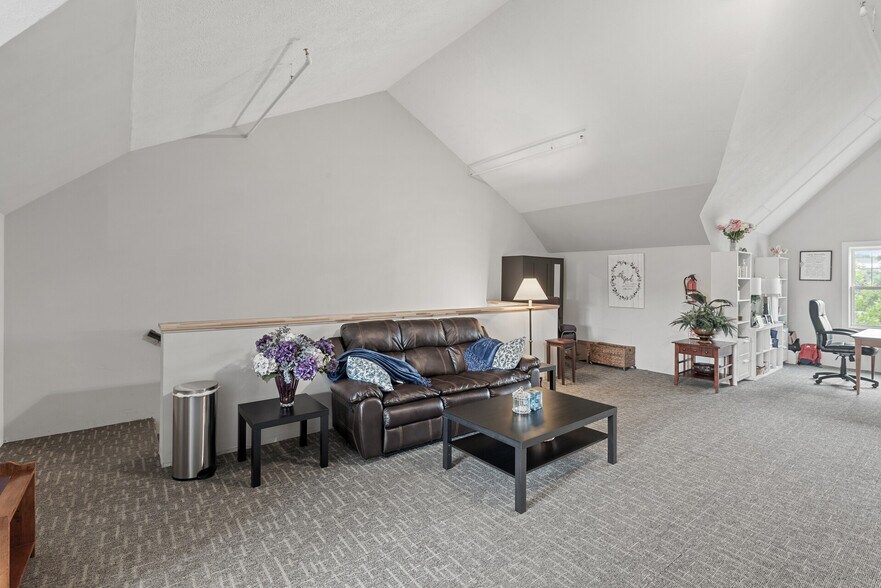 More Photos Of 1701-1713 Southcross Dr W, Burnsville Loft Creative Space For Sale