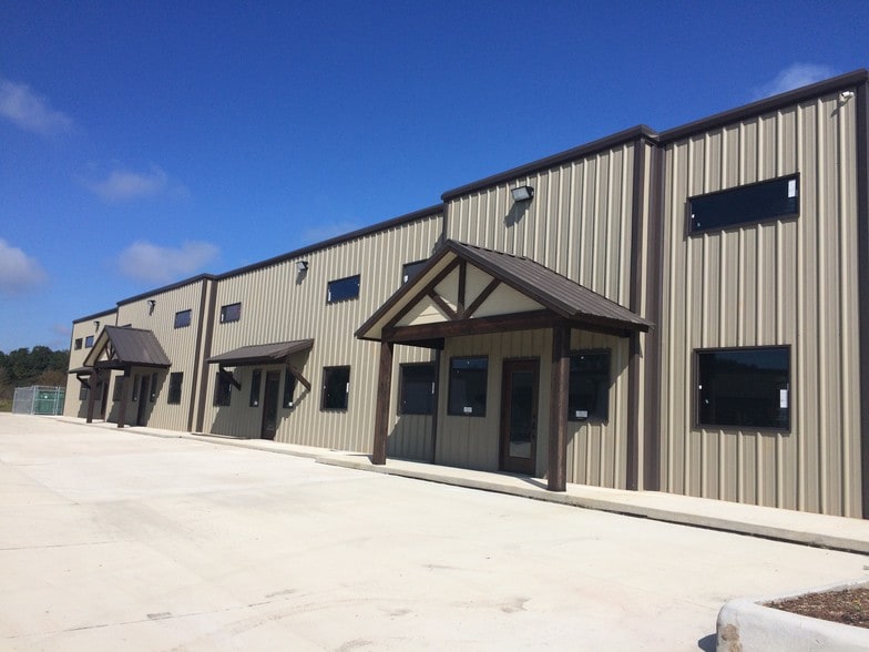More Photos Of 5552 Raymond Stotzer Pky, College Station Warehouse For Lease