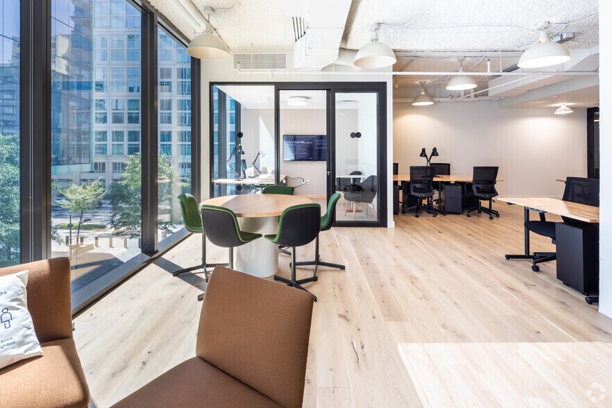 More Photos Of 1100 15th St NW, Washington Coworking Space