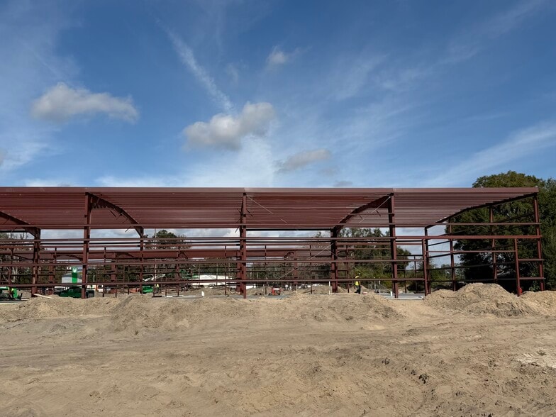 More Photos Of 3023 E C 48, Center Hill Warehouse For Lease