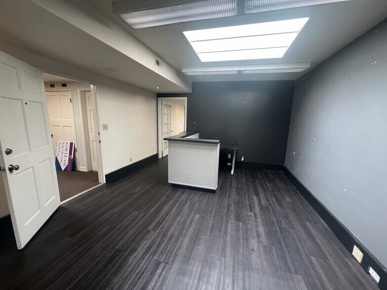 More Photos Of 7540-7542 Fay Ave, La Jolla Storefront Retail Office For Lease