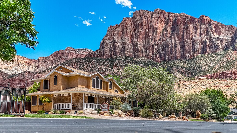 More Photos Of 29 Canyon View Dr, Springdale Hospitality For Sale