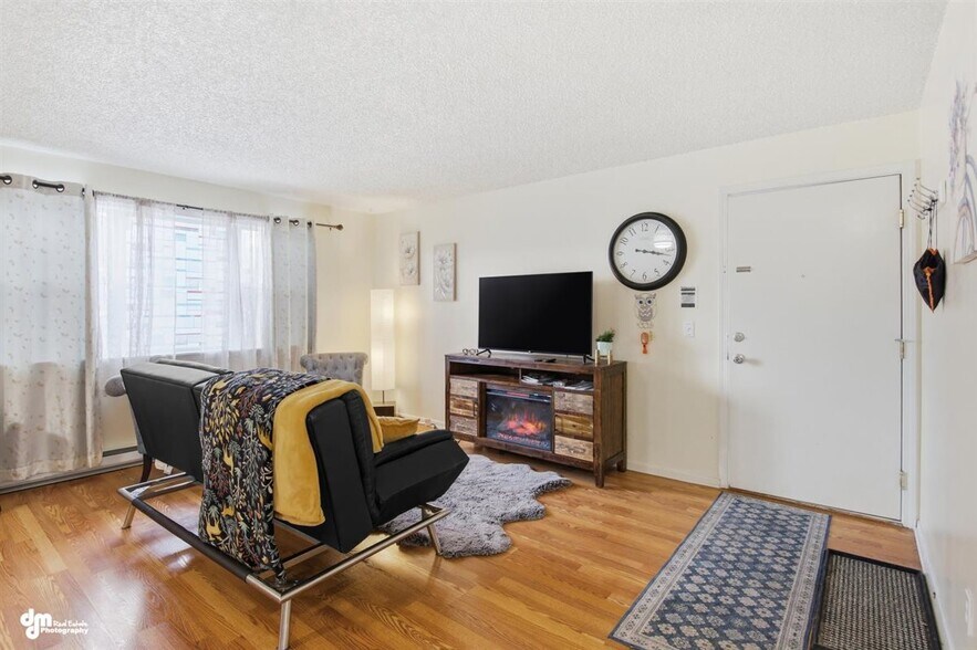 More Photos Of 12521 Tanada Loop, Anchorage Multifamily For Sale