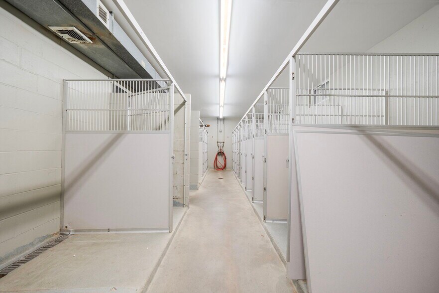 More Photos Of 73 W Merrick Rd, Valley Stream Veterinarian Kennel For Sale