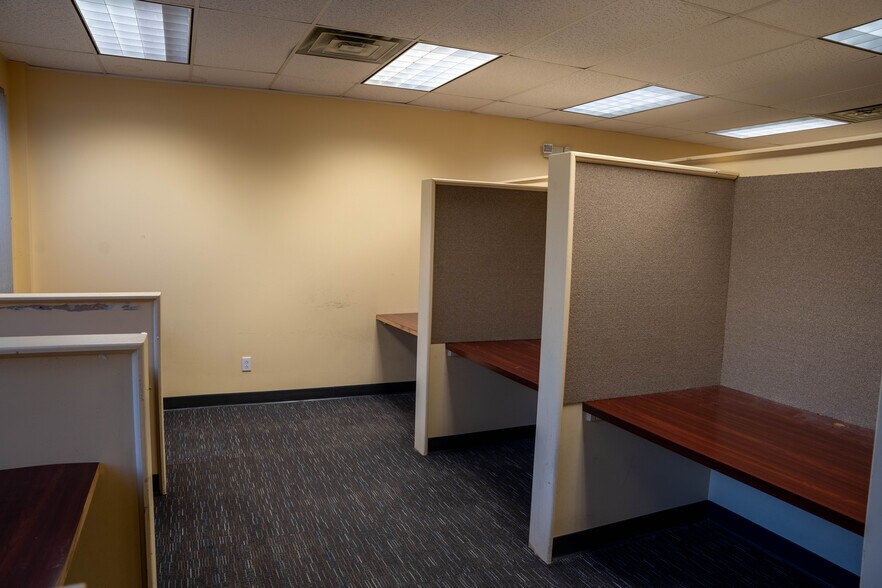 More Photos Of 441 New Karner Rd, Albany Office For Lease