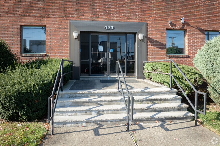 More Photos Of 429 Getty Ave, Clifton Office For Lease