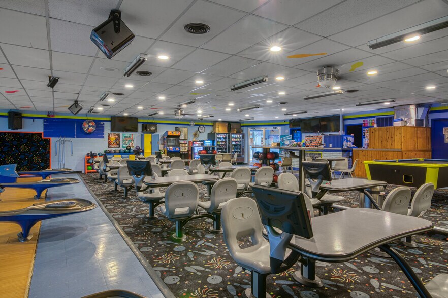 More Photos Of 1813 Main St, Cassville Bowling Alley For Sale
