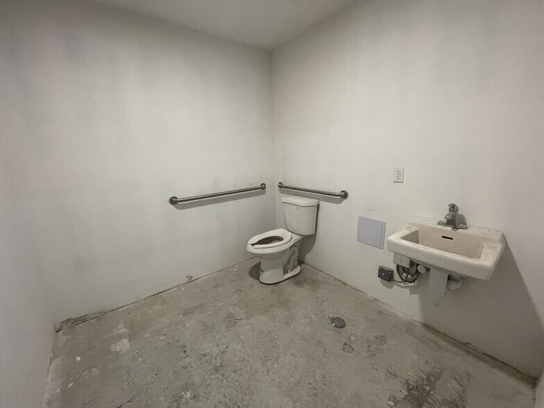 More Photos Of 136-18 Maple Ave, Flushing Apartments For Lease