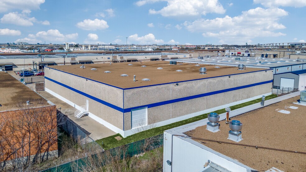 More Photos Of 11232 Leo Ln, Dallas Warehouse For Lease