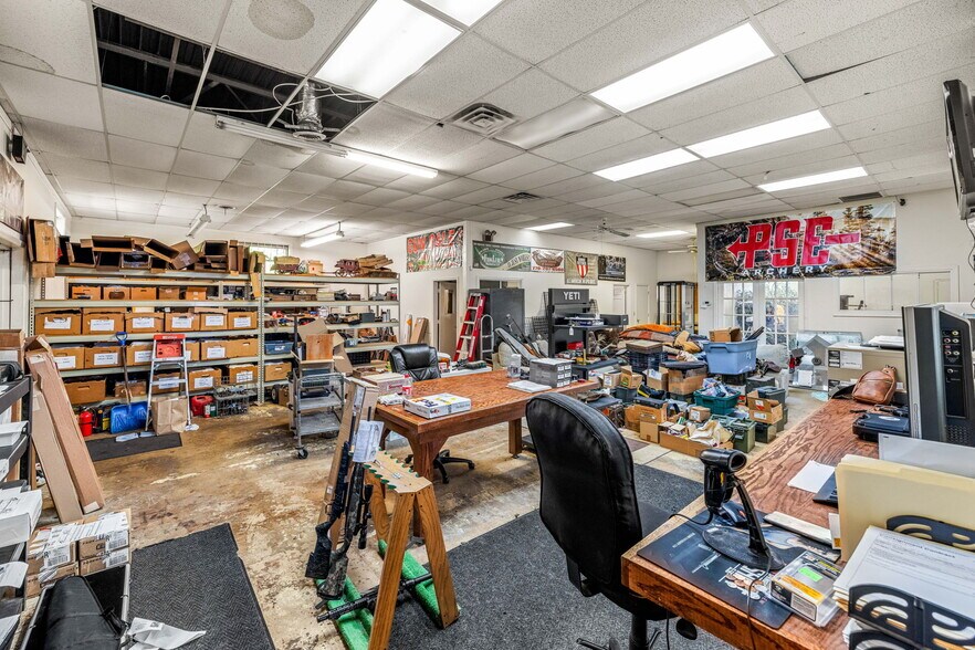 More Photos Of 1358 Plaza Dr, Gainesville Freestanding For Sale