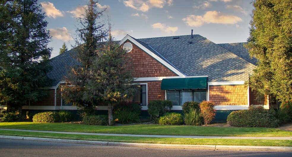 More Photos Of 7257 N Maple Ave, Fresno Business Park For Lease