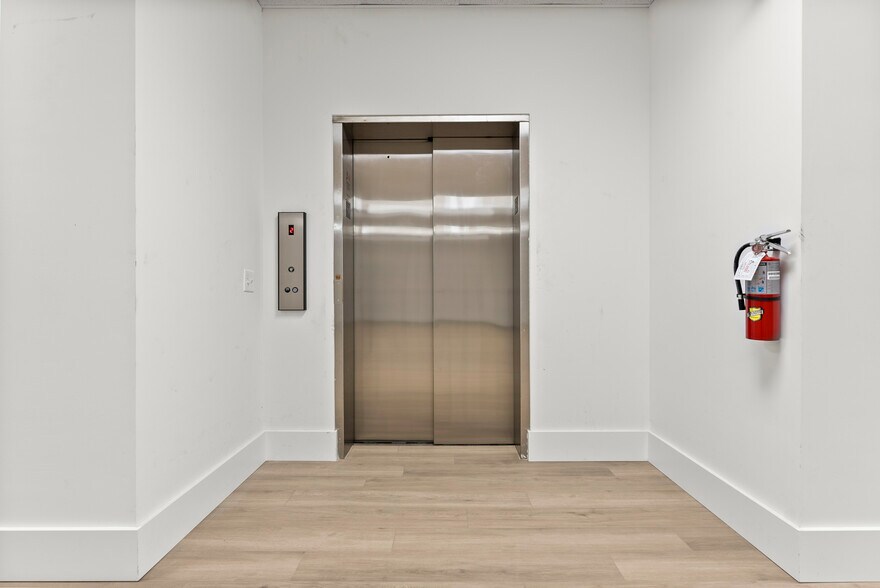 More Photos Of 2000 N Federal Hwy, Delray Beach General Retail For Lease