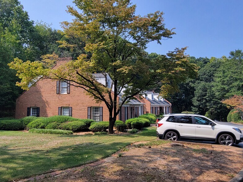More Photos Of 555 Research Dr, Athens Office For Lease