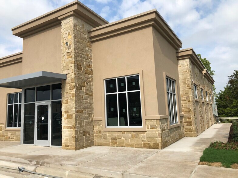 More Photos Of 7226 Crawford Rd, Argyle Medical For Lease