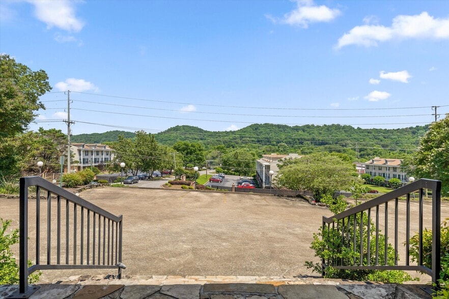 More Photos Of 901 Mountain Creek Rd, Chattanooga Office For Lease